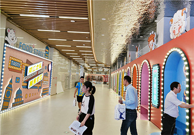 浦江之心商场美陈